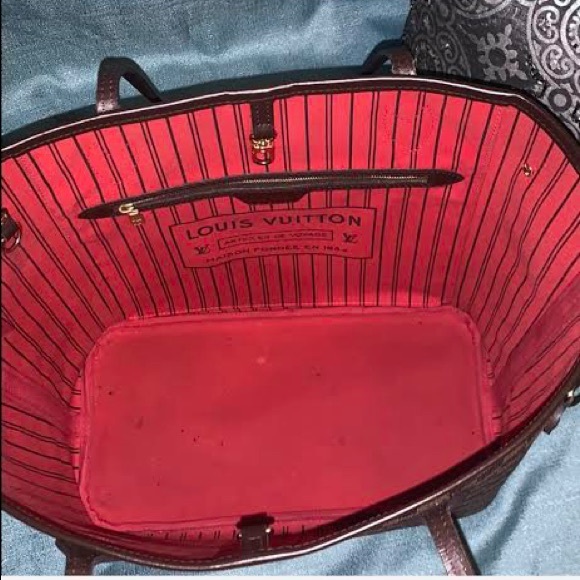 Showing Louis Vuitton Neverfull MM - Picture 2 of 4